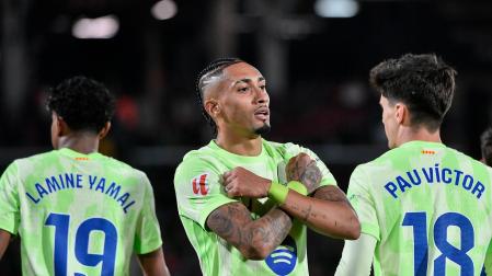 El delantero del Barcelona Raphinha celebra tras marcar el tercer gol ante el Mallorca