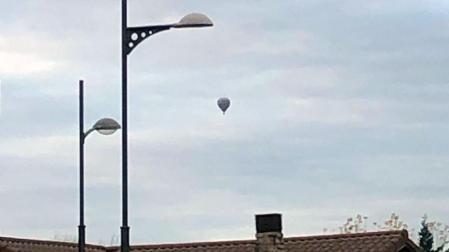 El globo que ha sobrevolado la Comarca de Pamplona este jueves
