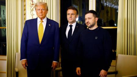 Encuentro trilateral entre el presidente electo de Estados Unidos, Donald Trump; el presidente francés, Emmanuel Macron; y el presidente de Ucrania, Volodimir Zelenski
