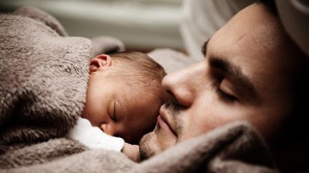 Un padre con su hijo