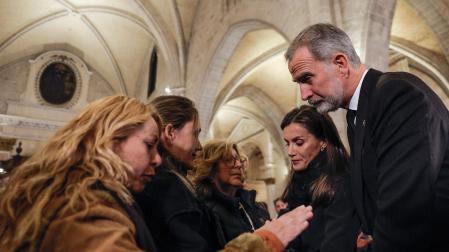 El rey Felipe VI y la reina Letizia durante el funeral por las víctimas de la DANA celebrado este lunes en la catedral de Valencia