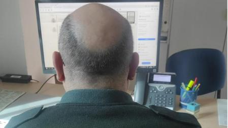 Un agente de la Guardia Civil