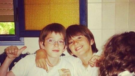 Ángel (a la izda.) y Jesús Areso, en el comedor de La Compañía de María, cuando tenían 8 años.