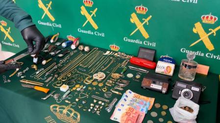 Material incautado a dos hombres en Berriozar