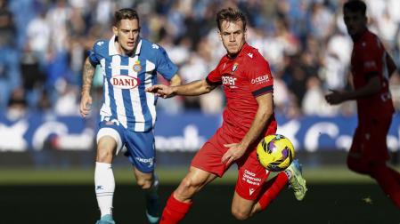 Pol Lozano y Pablo Ibáñez, en el partido Espanyol-Osasuna