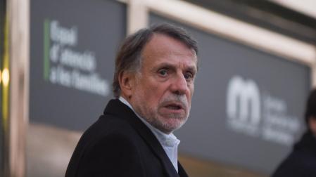 El presidente del Grupo Planeta, José Creuheras, a su llegada a la capilla ardiente del fundador de Mango, Isak Andic