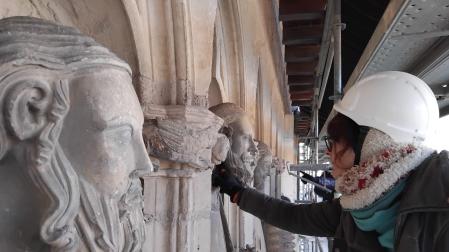 Detallle de los trabajos de restauración en el Santo Sepulcro de Estella.