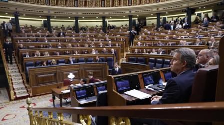 El líder del PP, Alberto Núñez Feijóo, durante el pleno del Congreso de los Diputados en Madrid este jueves