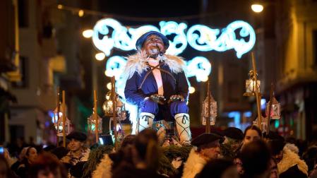 Miles de pamploneses y pamplonesas disfrutaron con la comitiva del Olentzero este martes, 24 de diciembre /