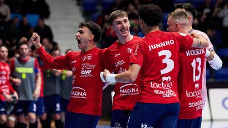 Pachu, Geraghty, Juninho, Korsun y Asier celebran el primero gol del 10 de Osasuna Magna /