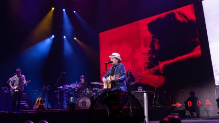 Joaquín Sabina, en su concierto en Pamplona en 2023. Volverá al Navarra Arena en junio.