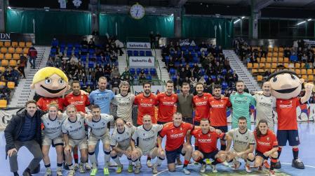 Fotos de la III edición del Partido Solidario con leyendas de Osasuna./