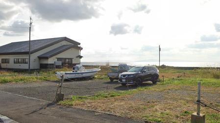 Una casa junto a la playa de la localidad nipona de Matsumae /