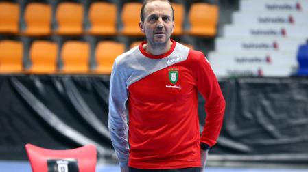 Quique Domínguez, técnico pontevedrés del Helvetia, en el regreso a los entrenamientos del equipo tras la Navidad el pasado lunes 7.