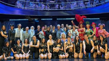 Richard Gere y Antonio Banderas posan junto al elenco del musical 'Gypsy'