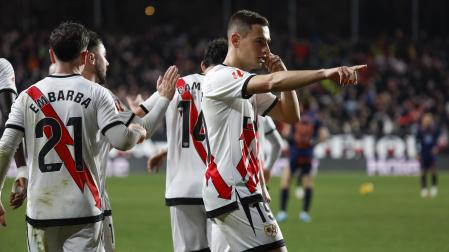 Jorge de Frutos celebra el segundo gol del Rayo Vallecano