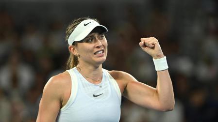 Badosa celebra la victoria ante la china Xinyu Wang en su estreno en el Abierto de Australia