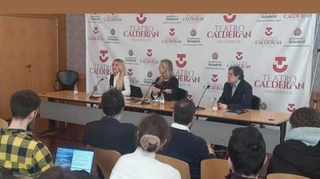 Cayetana Guillén Cuervo, presidenta de la Academia de las Artes Escénicas, junto a la concejala de Cultura de Valladolid, Irene Carvajal y el director del Teatro Calderón,
José María Viteri, en la rueda de prensa de presentación de la X Gala de Entrega de Medallas de Oro y Distinciones de Honor