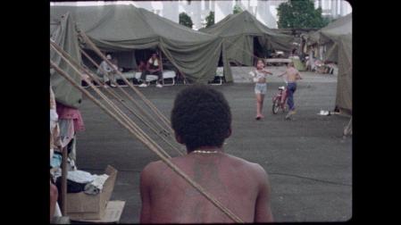 Fotograma de Tent City, la película de Miñuca Villaverde, que volverá a verse restaurada en Pamplona 45 años después