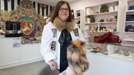 La tudelana María Jesús Vidorreta Arz, en el interior de su tienda Tutoque.