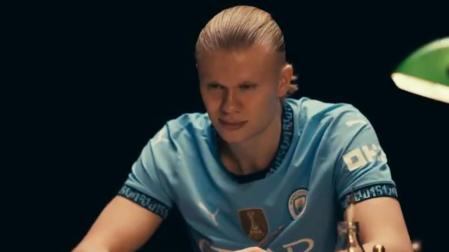 Erling Haaland en un momento del vídeo publicado por el Manchester City en redes anunciando su renovación /