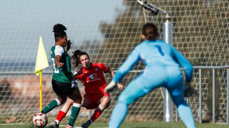 Un momento del partido de este sábado entre el Cacereños y Osasuna Femenino