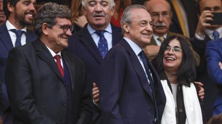 El gobernador del Banco de España, José Luis Escrivá; el presidente del Real Madrid, Florentino Pérez, y la alcaldesa de Las Palmas, Carolina Darias