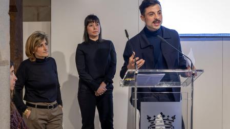 De izquierda a derecha, las arquitectas Lucía Ferrater y Lourdes Barrios y el arquitecto pamplonés Álvaro Itarte, del equipo ganador del concurso con la propuesta ‘Isolíneas’