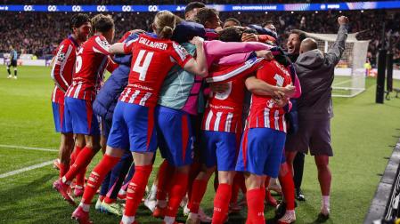 El Atlético celebra el gol del triunfo contra el Bayer Leverkusen