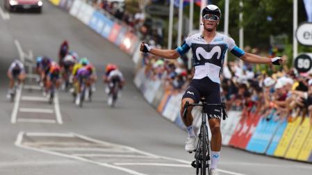Javier Romo celebra la victoria en la tercera etapa del Tour Down Under