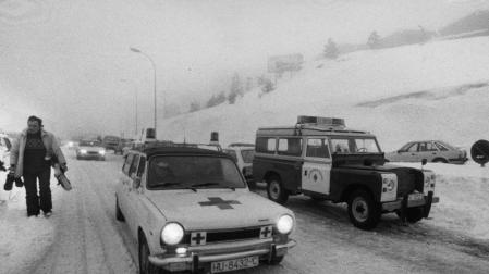 Efectivos sanitarios, el 19 de enero de 1985, en Candanchú