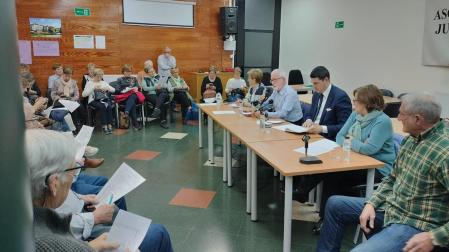 Imagen de una asamblea anterior celebrada en el club de jubilados de Estella