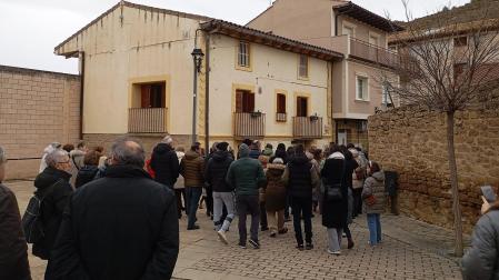 Un momento de la marcha de los vecinos de Murillo por las calles de la localidad /