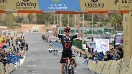 PRIMERA DEL TUDOR. Hirschi estrenó ayer en Valencia al Tudor.