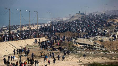 Palestinos, de camino al norte de Gaza