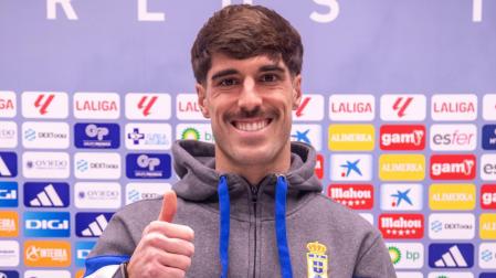 Nacho Vidal durante su presentación con el Real Oviedo