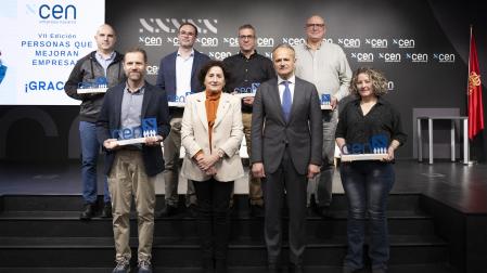 Foto de familia de los premiados, con Daniel Balseiro y Norma Beatriz Pedraza en primera fila, junto a la consejera Carmen Maeztu y el presidente de la CEN, Manuel Piquer