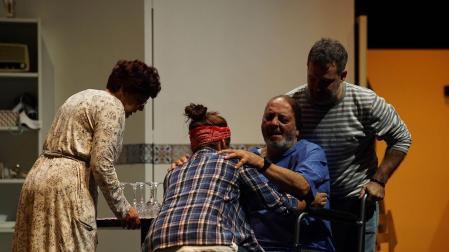 La obra de teatro 'Aita' regresa este finde a los escenarios navarros.