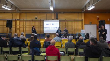 Los concejales Aitziber Campión y Borja Izaguirre dirigieron el foro de barrio de San Jorge