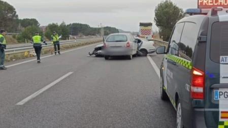 Lugar del accidente ocurrido este sábado en la A-23 sentido Zaragoza en el que ha fallecido una persona y otras cuatro han resultado heridas de gravedad