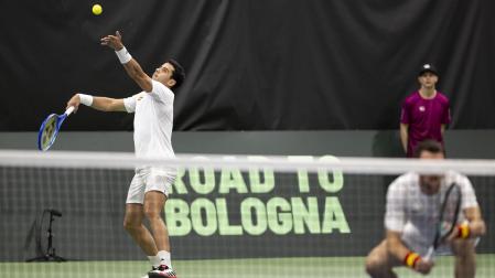 Jaume Munar, al saque, y Pedro Martínez, en su partido frente a Suiza