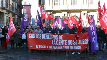 La concentración, convocada a nivel nacional, se celebró en Pamplona en la Plaza del Ayuntamiento