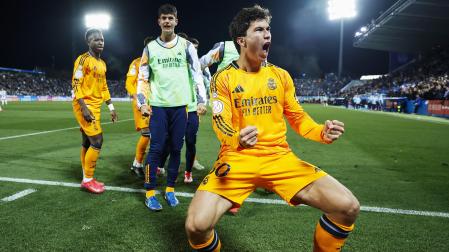 El canterano del Real Madrid Gonzalo Garcia celebra el tanto de la victoria que da el pase a semifinales al Real Madrid /