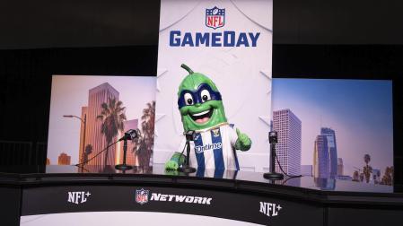 SuperPepino, icónica mascota oficial del Leganés, se encuentra estos días en Nueva Orleans por la Super Bowl
