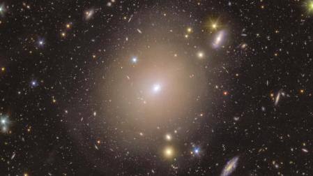 Galaxia NGC 6505, donde se ha encontrado el nuevo anillo de Einstein