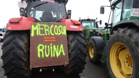 Fotos de la concentración de tractores en Tafalla.