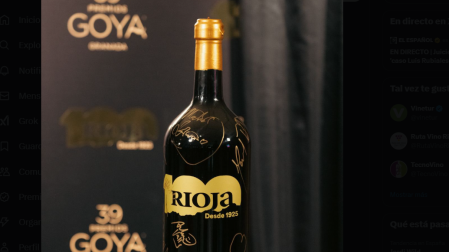 Botella de vino de Rioja firmada en la gala de los Goya