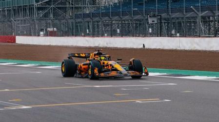 El MCL39, en el circuito de Silvesrstone