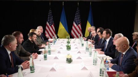 Reunión del presidente de Ucrania, Volodimir Zelenski, con el vicepresidente de Estados Unidos, JD Vance, y sus respectivos equipos