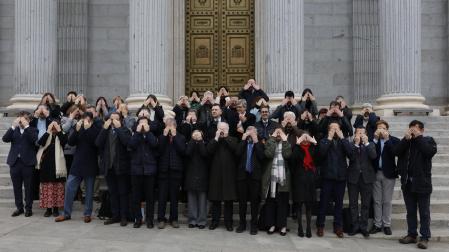 Reivindicación en la escalinata del Congreso de los Diputados para concienciar sobre los problemas visuales